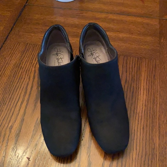 Life Stride Black Heels Booties 🖤 - Picture 2 of 8